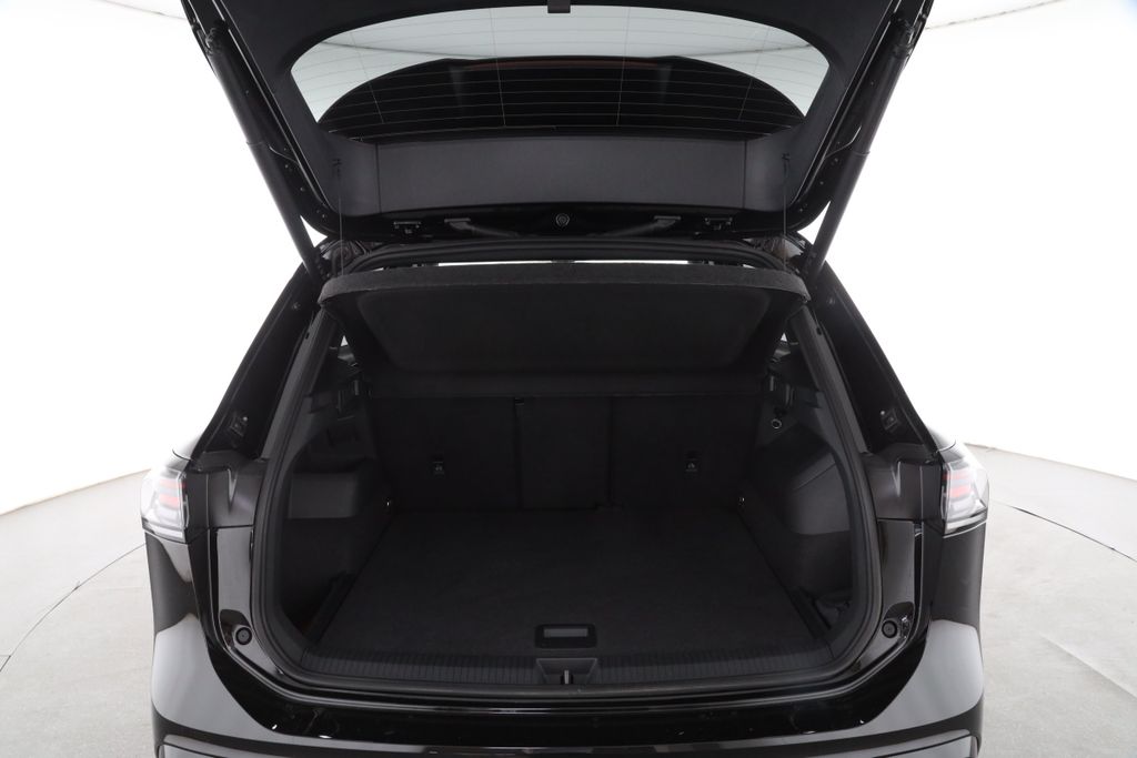 Volkswagen Tiguan 2026 г. Чёрный, пробег 8448 км