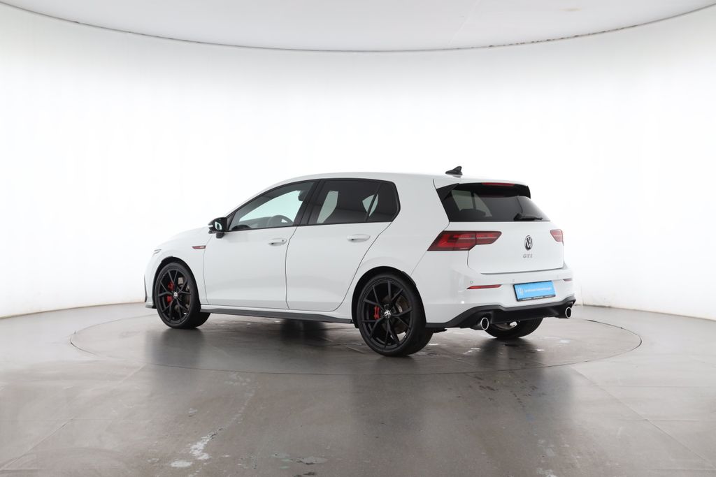 Volkswagen Golf 2024 г. Белый, пробег 12802 км