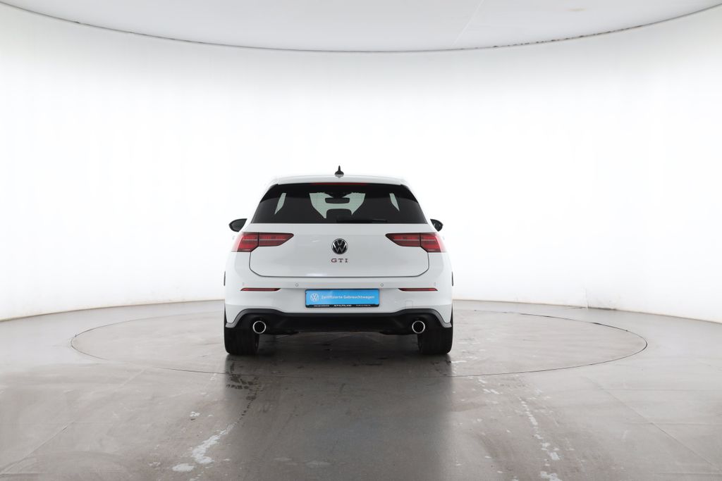 Volkswagen Golf 2024 г. Белый, пробег 12802 км