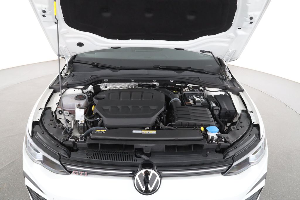 Volkswagen Golf 2024 г. Белый, пробег 12802 км