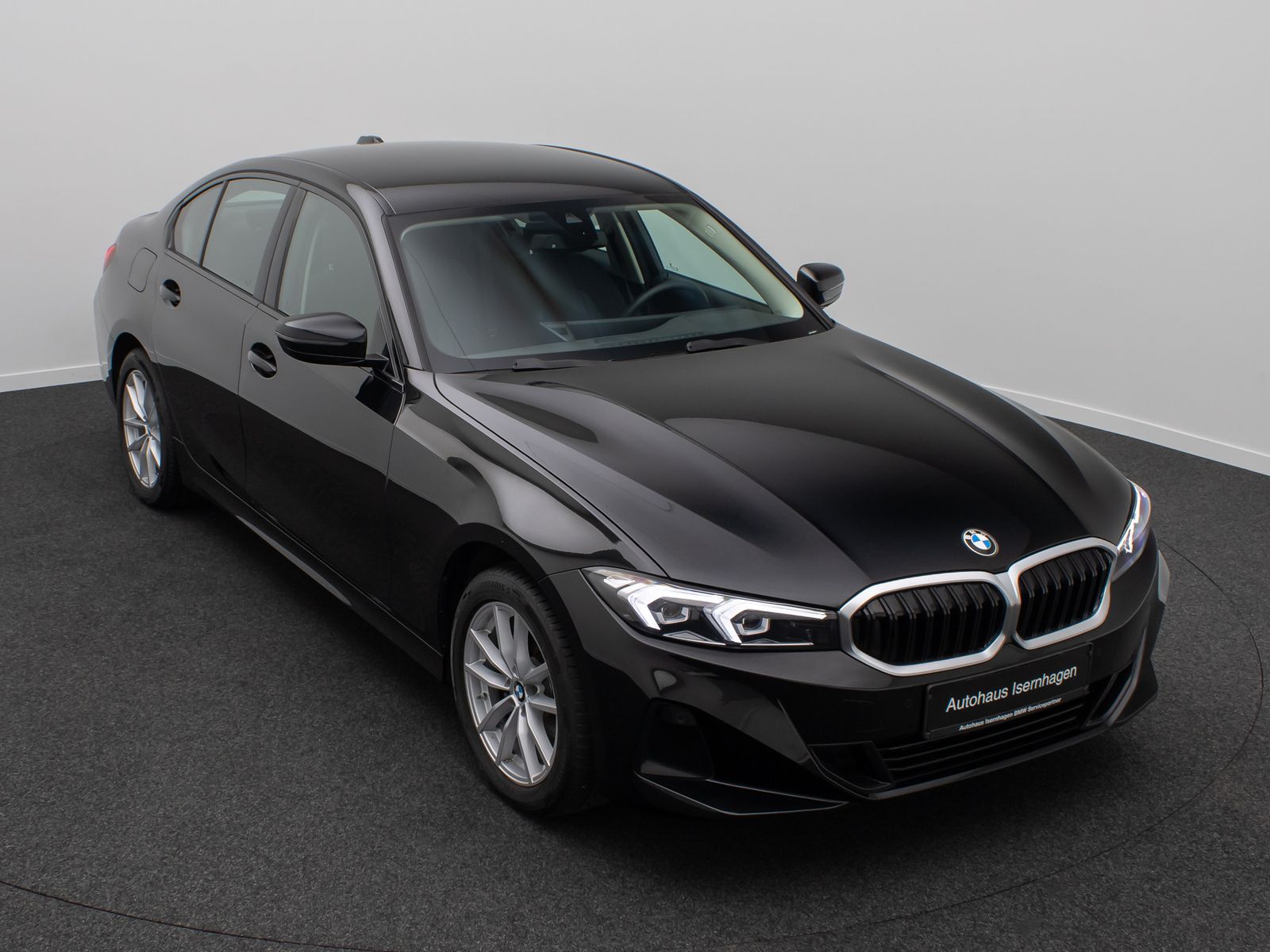 BMW 318 2024 г. Чёрный, пробег 51793 км