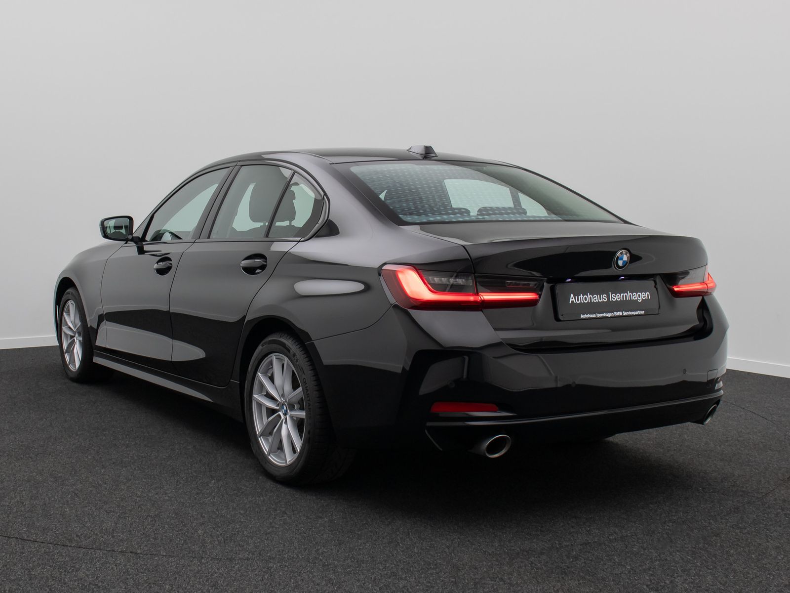 BMW 318 2024 г. Чёрный, пробег 51793 км