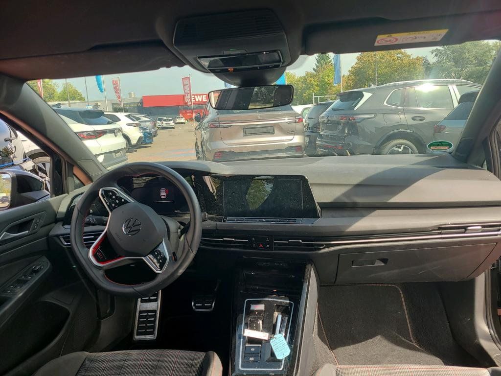 Volkswagen Golf 2024 г. Чёрный, пробег 35800 км