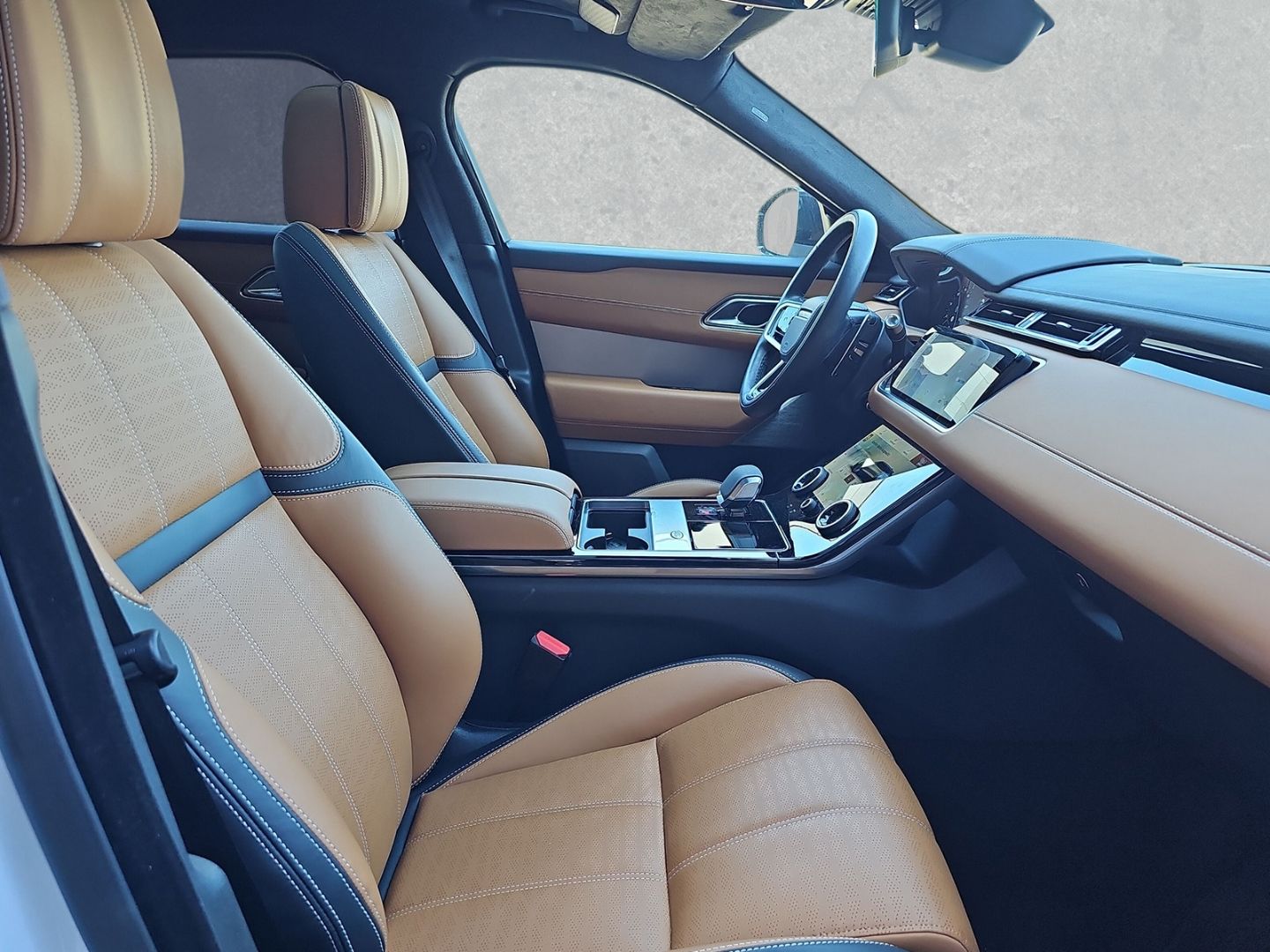 Land Rover Range Rover Velar 2022 г. Белый, пробег 45300 км
