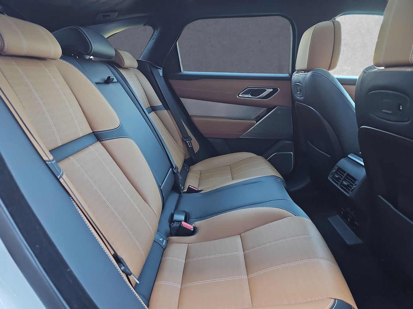 Land Rover Range Rover Velar 2022 г. Белый, пробег 45300 км