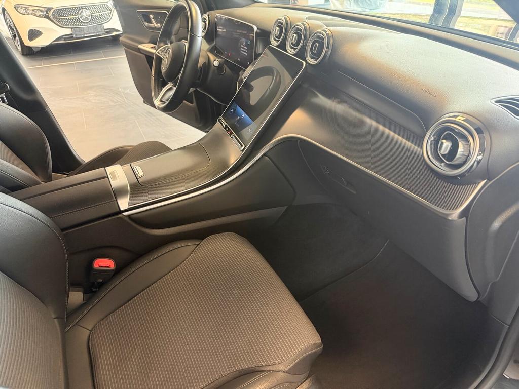 Mercedes-Benz GLC 220 2023 г. Серый, пробег 60000 км