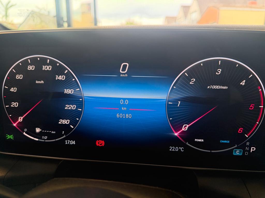 Mercedes-Benz GLC 220 2023 г. Серый, пробег 60000 км