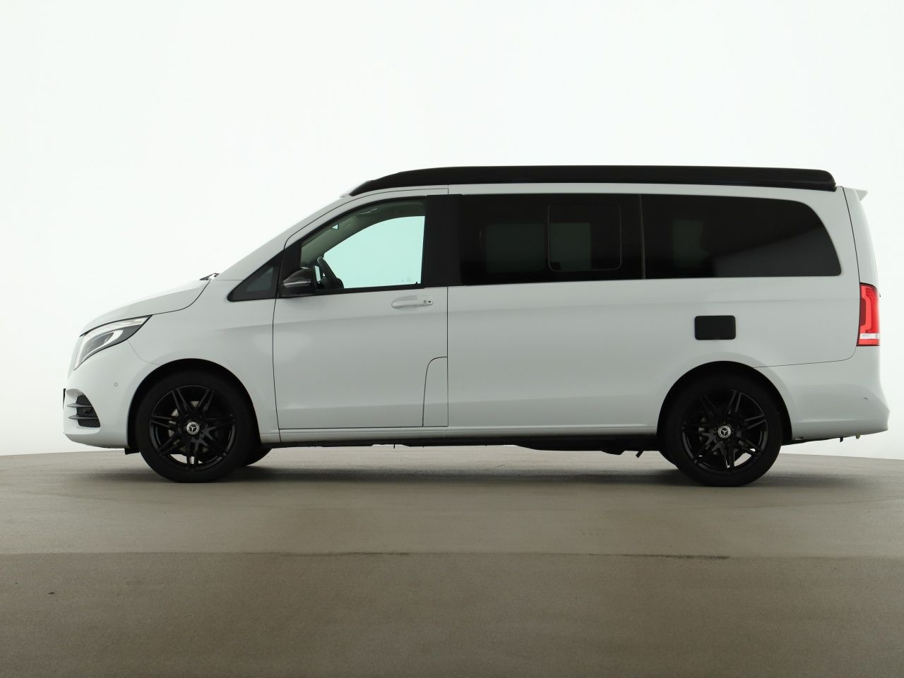 Mercedes-Benz V 300 2022 г. Белый, пробег 44200 км