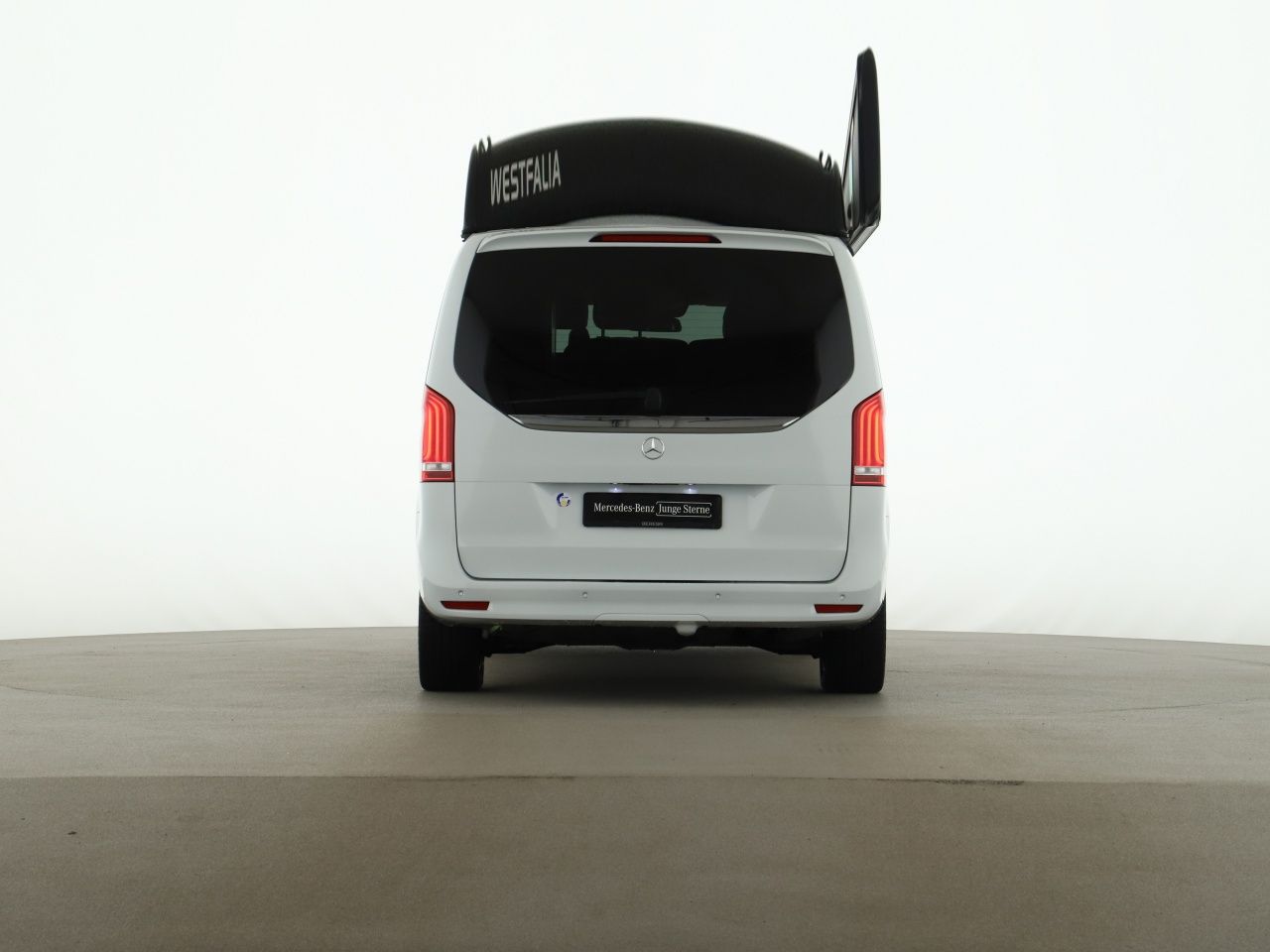 Mercedes-Benz V 300 2022 г. Белый, пробег 44200 км