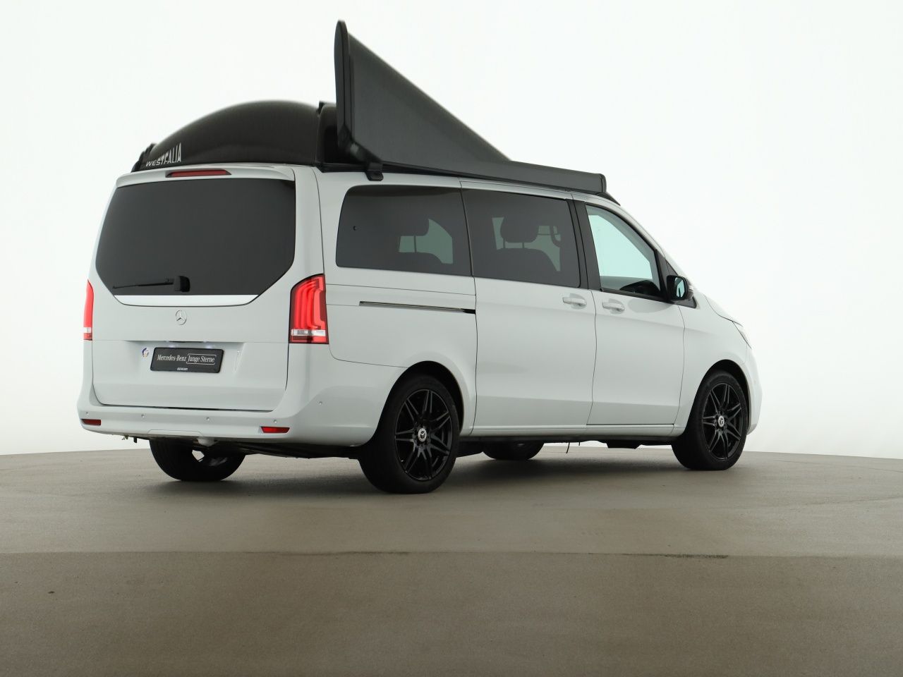 Mercedes-Benz V 300 2022 г. Белый, пробег 44200 км