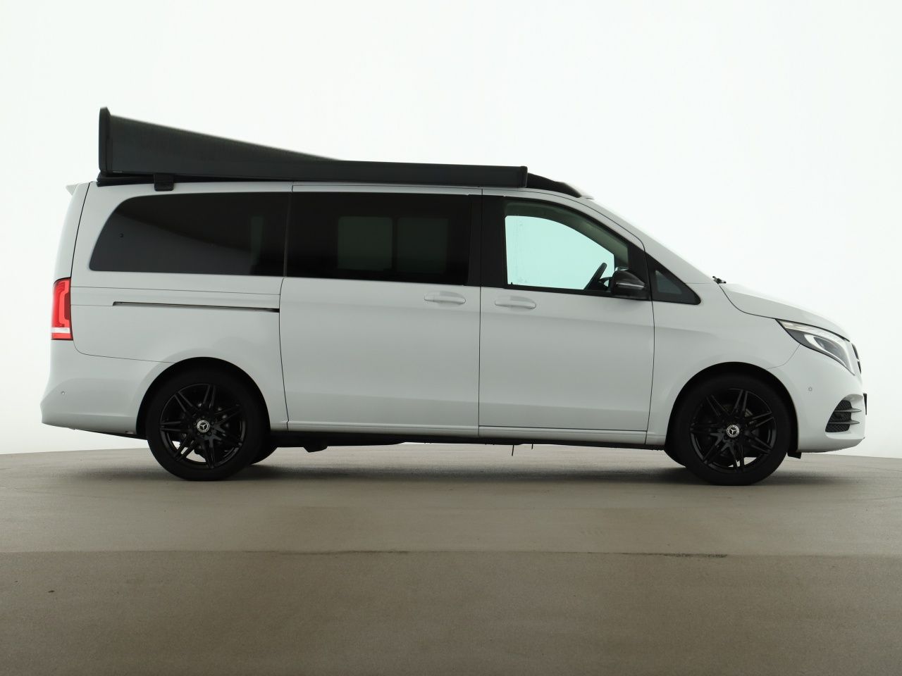 Mercedes-Benz V 300 2022 г. Белый, пробег 44200 км