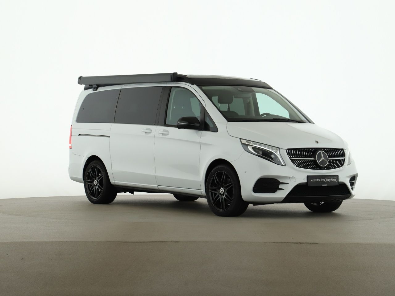 Mercedes-Benz V 300 2022 г. Белый, пробег 44200 км