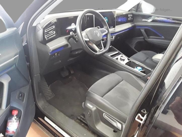 Volkswagen Tiguan 2024 г. Чёрный, пробег 44221 км