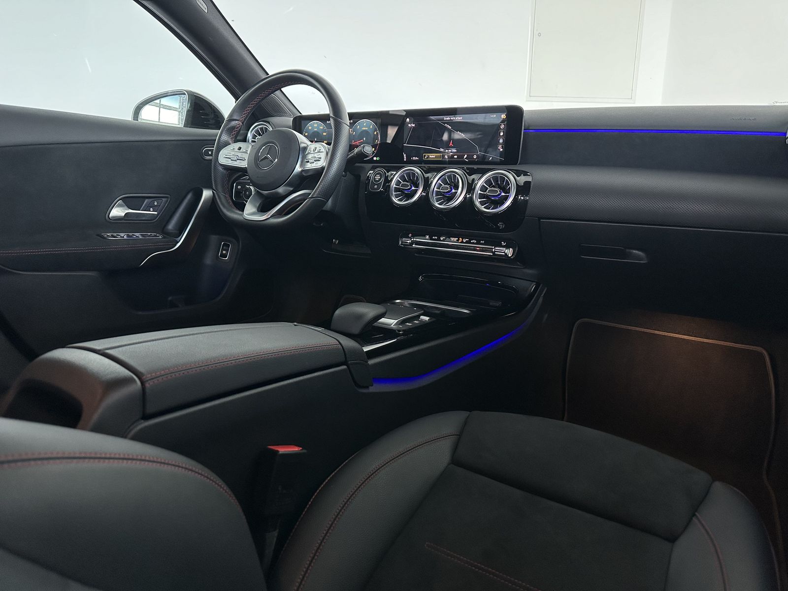 Mercedes-Benz A 200 2021 г. Серебристый, пробег 32120 км