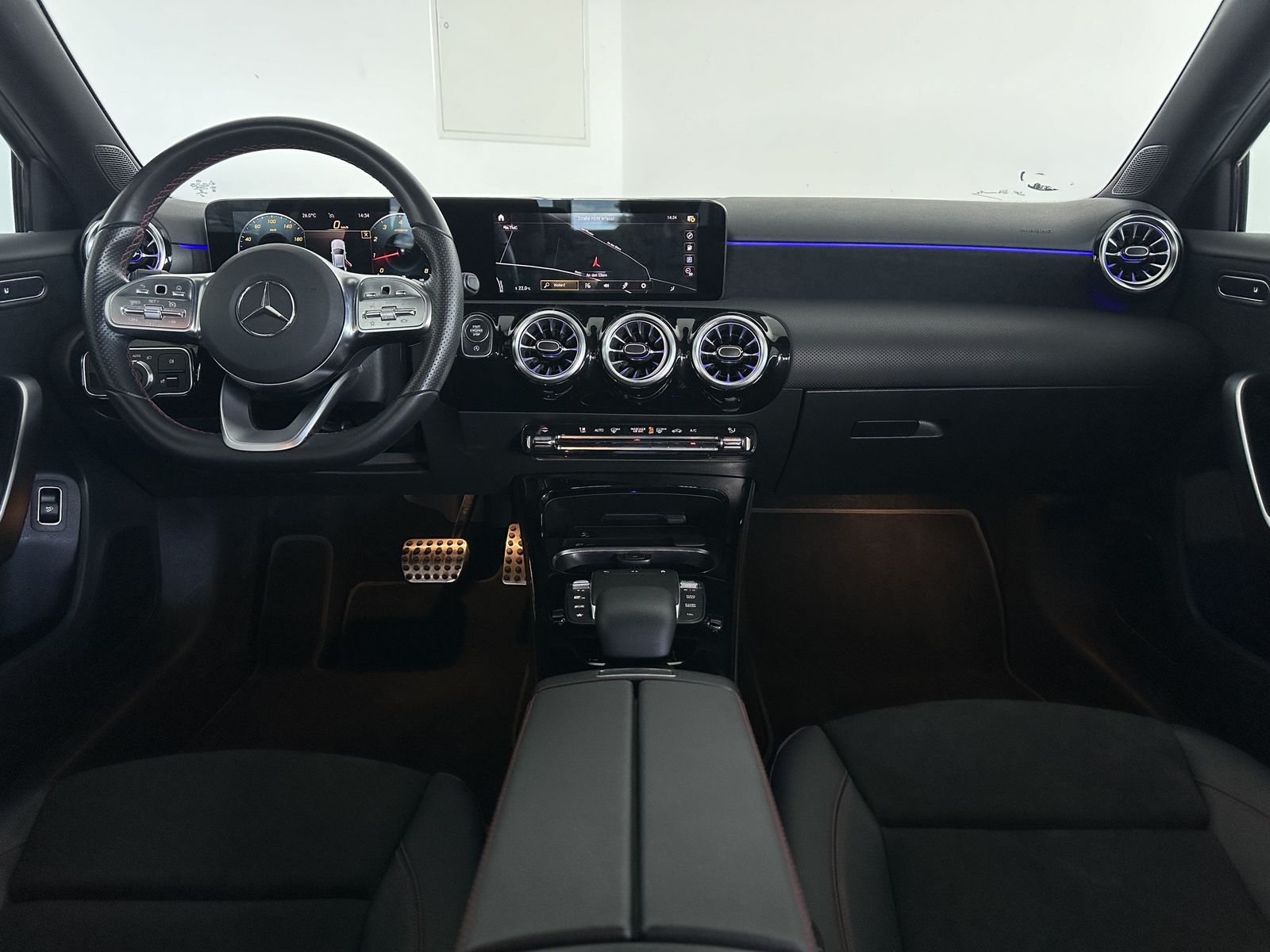 Mercedes-Benz A 200 2021 г. Серебристый, пробег 32120 км