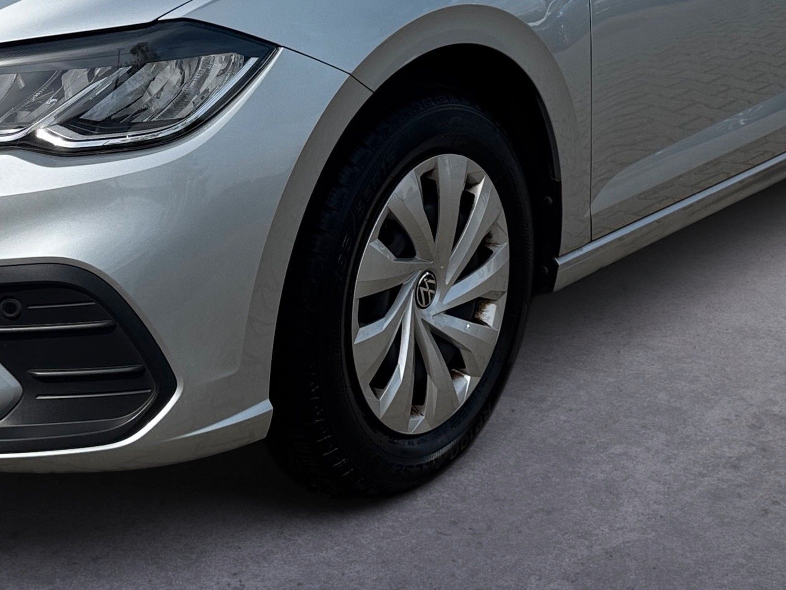 Volkswagen Polo 2023 г. Серебристый, пробег 31200 км