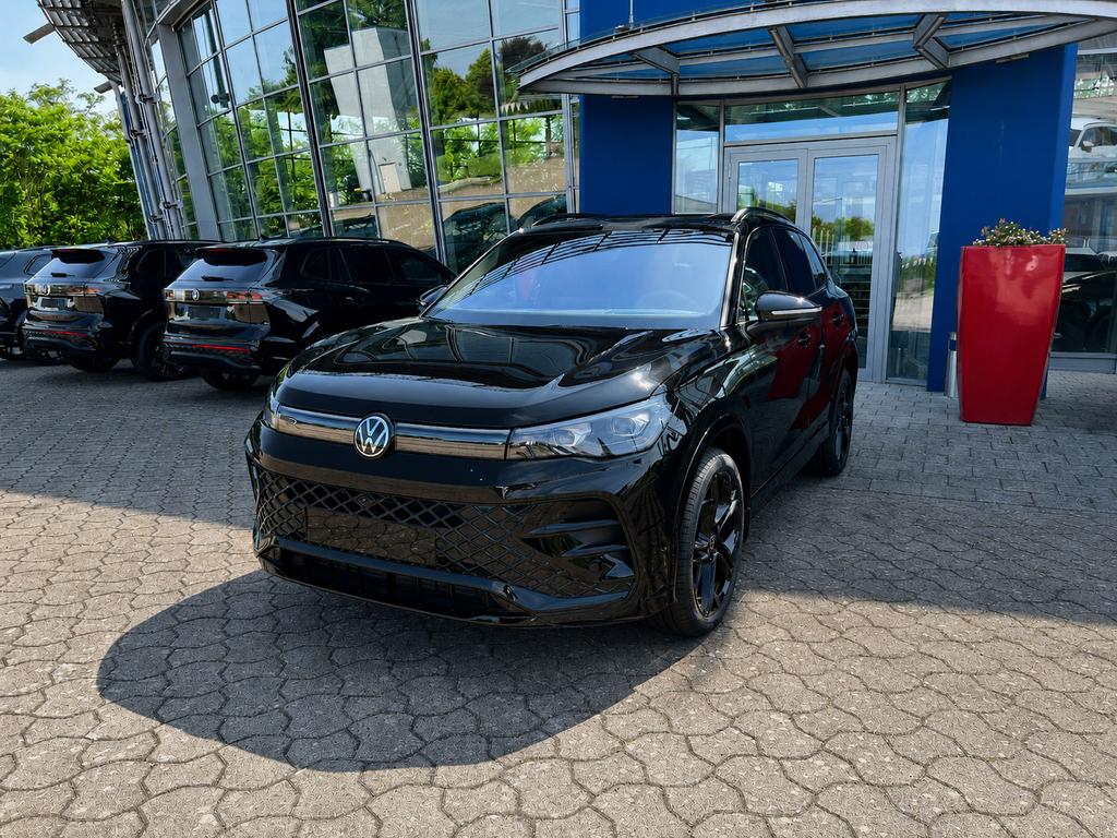 Volkswagen Tiguan 2025 г. Чёрный, пробег 8900 км