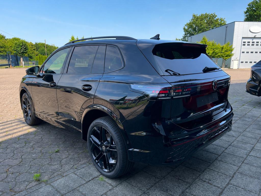 Volkswagen Tiguan 2025 г. Чёрный, пробег 8900 км