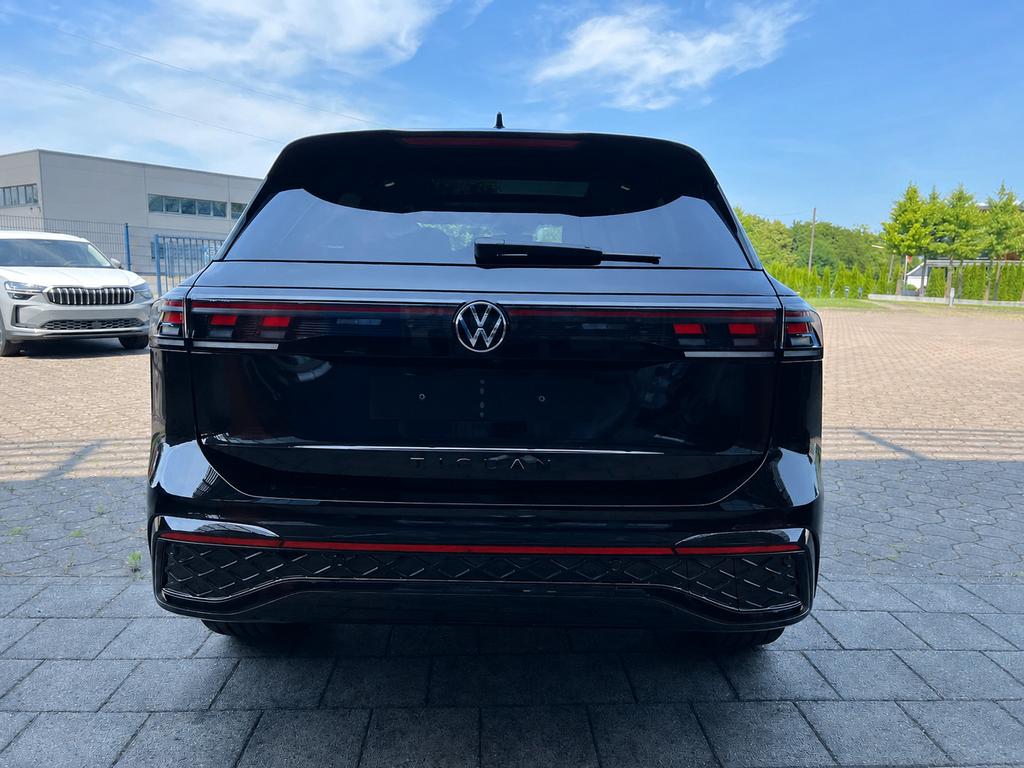 Volkswagen Tiguan 2025 г. Чёрный, пробег 8900 км