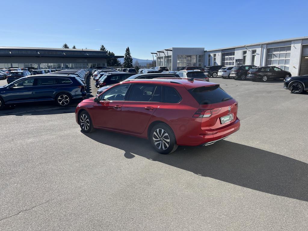 Volkswagen Golf 2023 г. Красный, пробег 29336 км