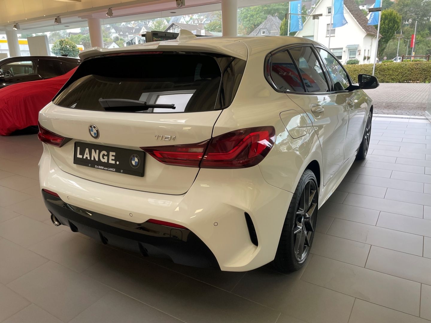BMW 118 2023 г. Белый, пробег 27334 км