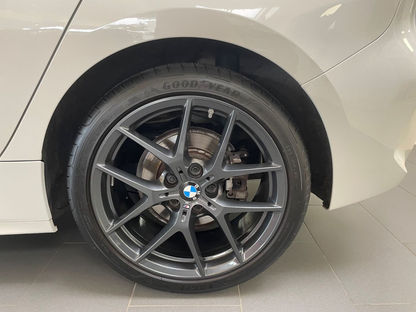 BMW 118 2023 г. Белый, пробег 27334 км