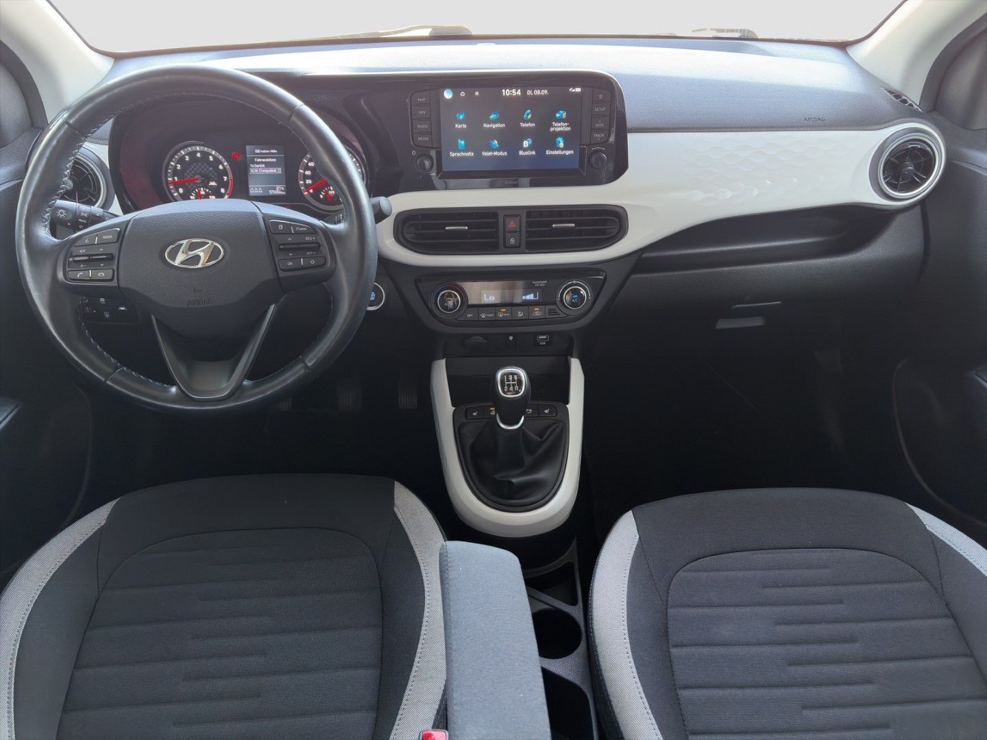 Hyundai i10 2022 г. Серебристый, пробег 57656 км