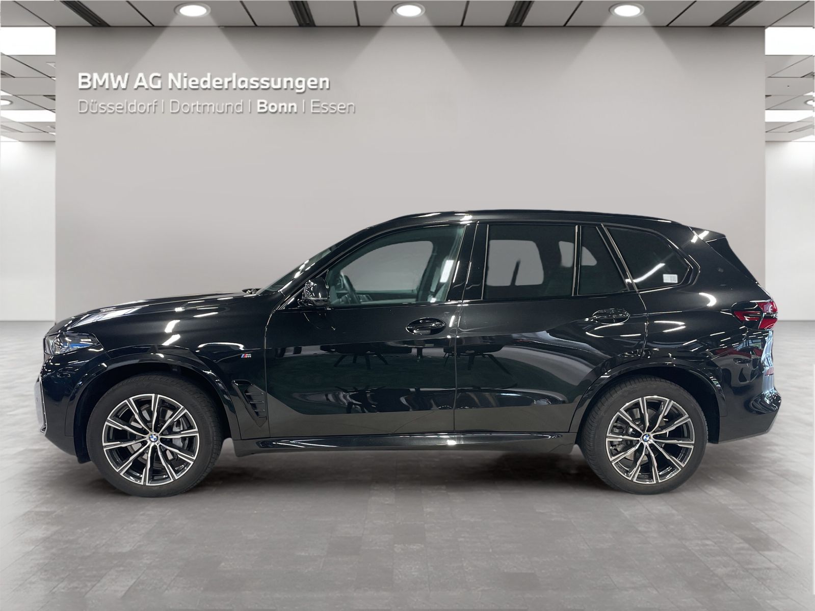BMW X5 2023 г. Чёрный, пробег 42843 км