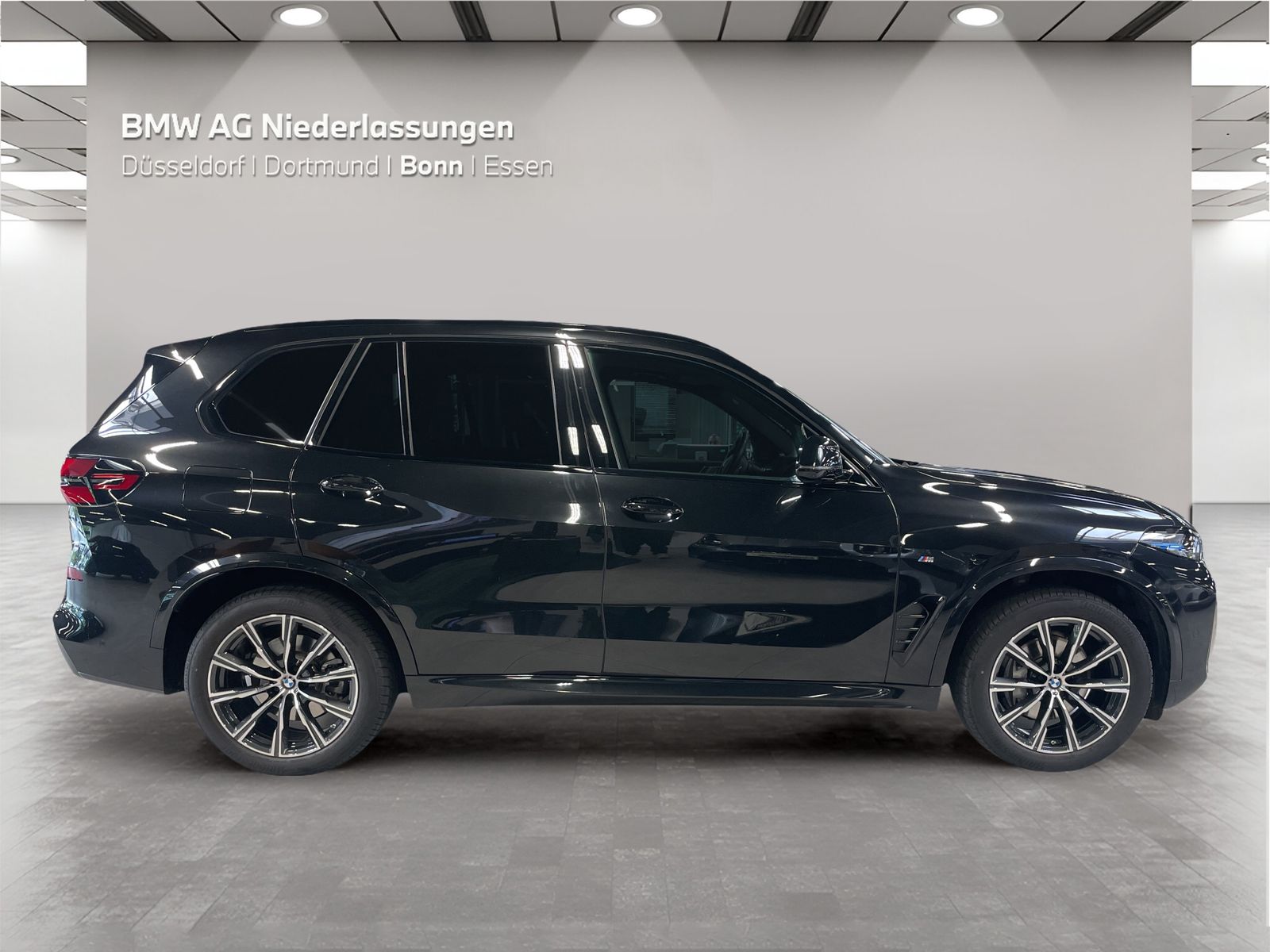 BMW X5 2023 г. Чёрный, пробег 42843 км