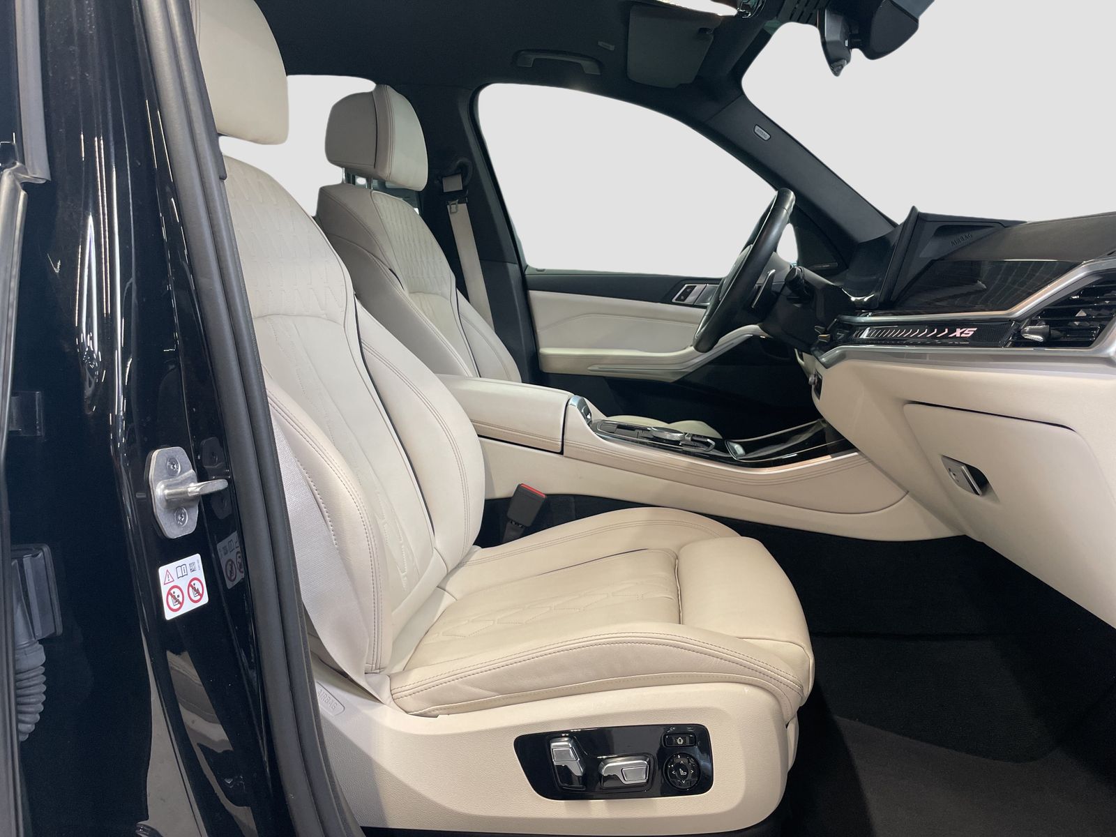 BMW X5 2023 г. Чёрный, пробег 42843 км