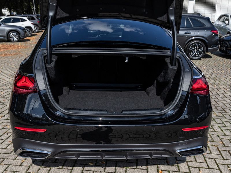 Mercedes-Benz E 200 2025 г. Чёрный, пробег 17455 км