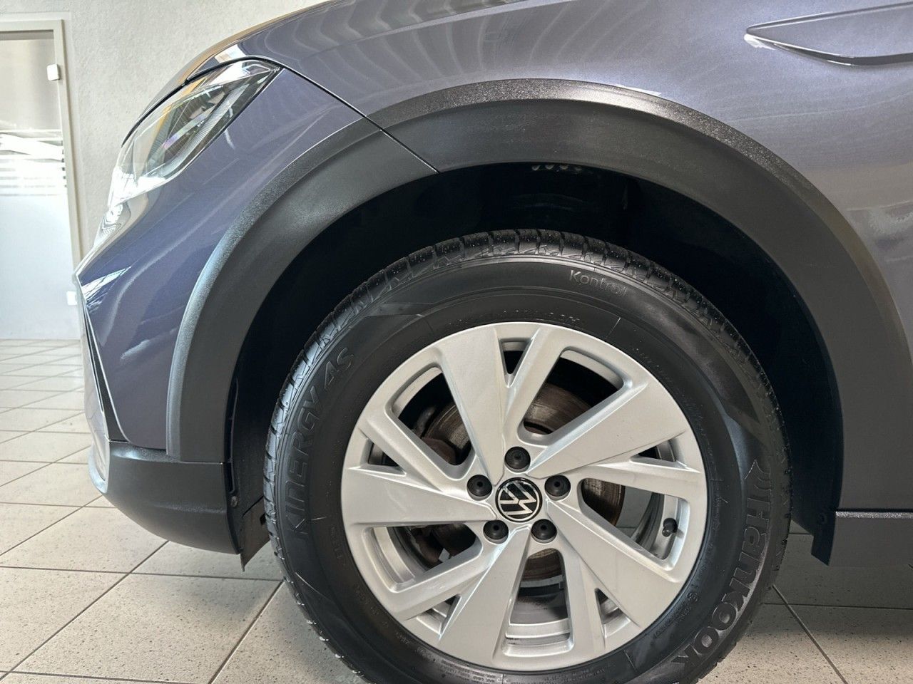 Volkswagen Taigo 2022 г. Серый, пробег 33976 км