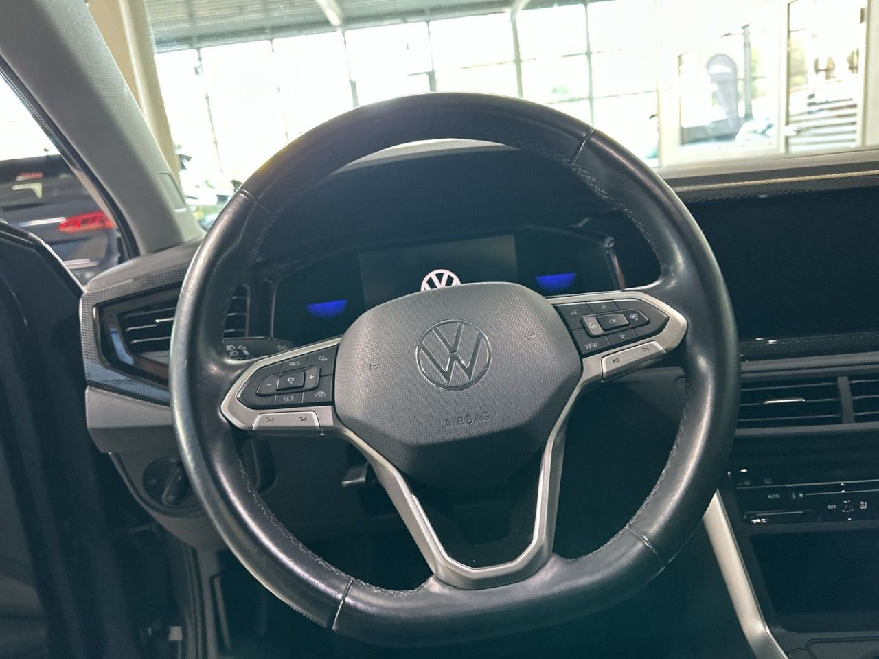 Volkswagen Taigo 2022 г. Серый, пробег 33976 км