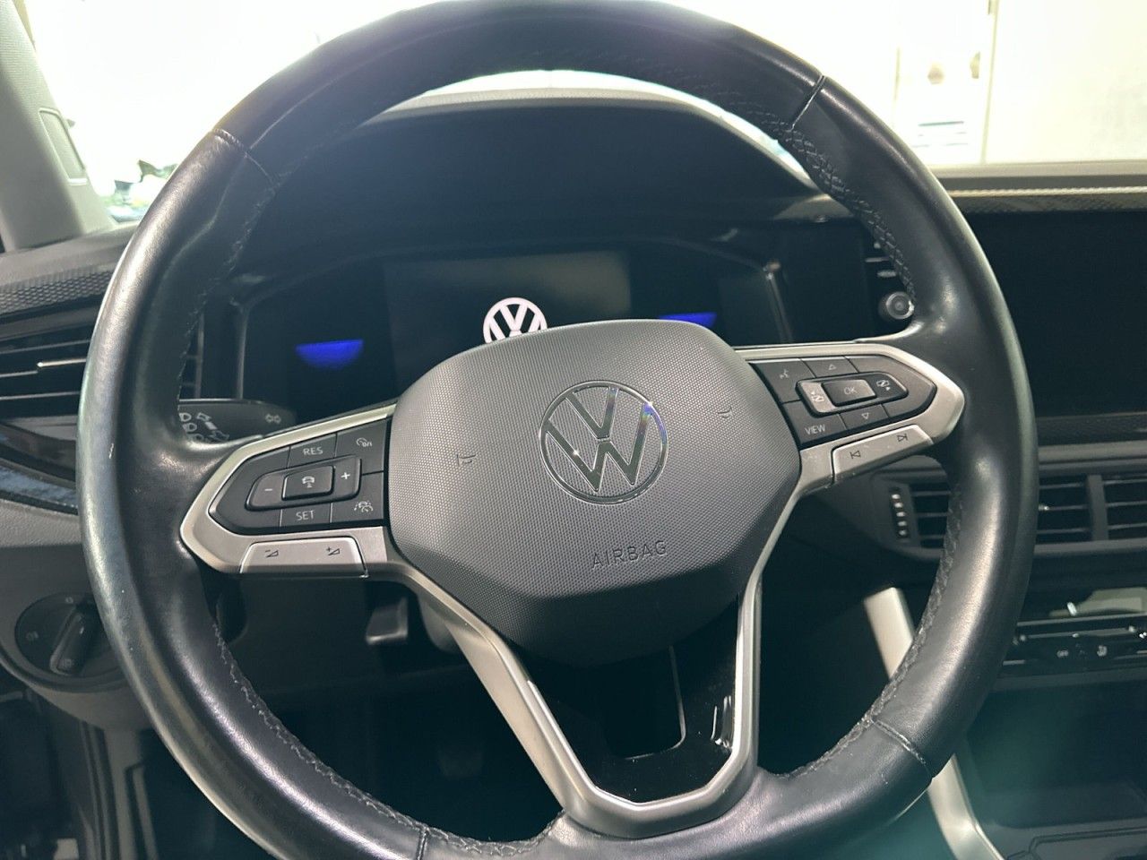 Volkswagen Taigo 2022 г. Серый, пробег 33976 км