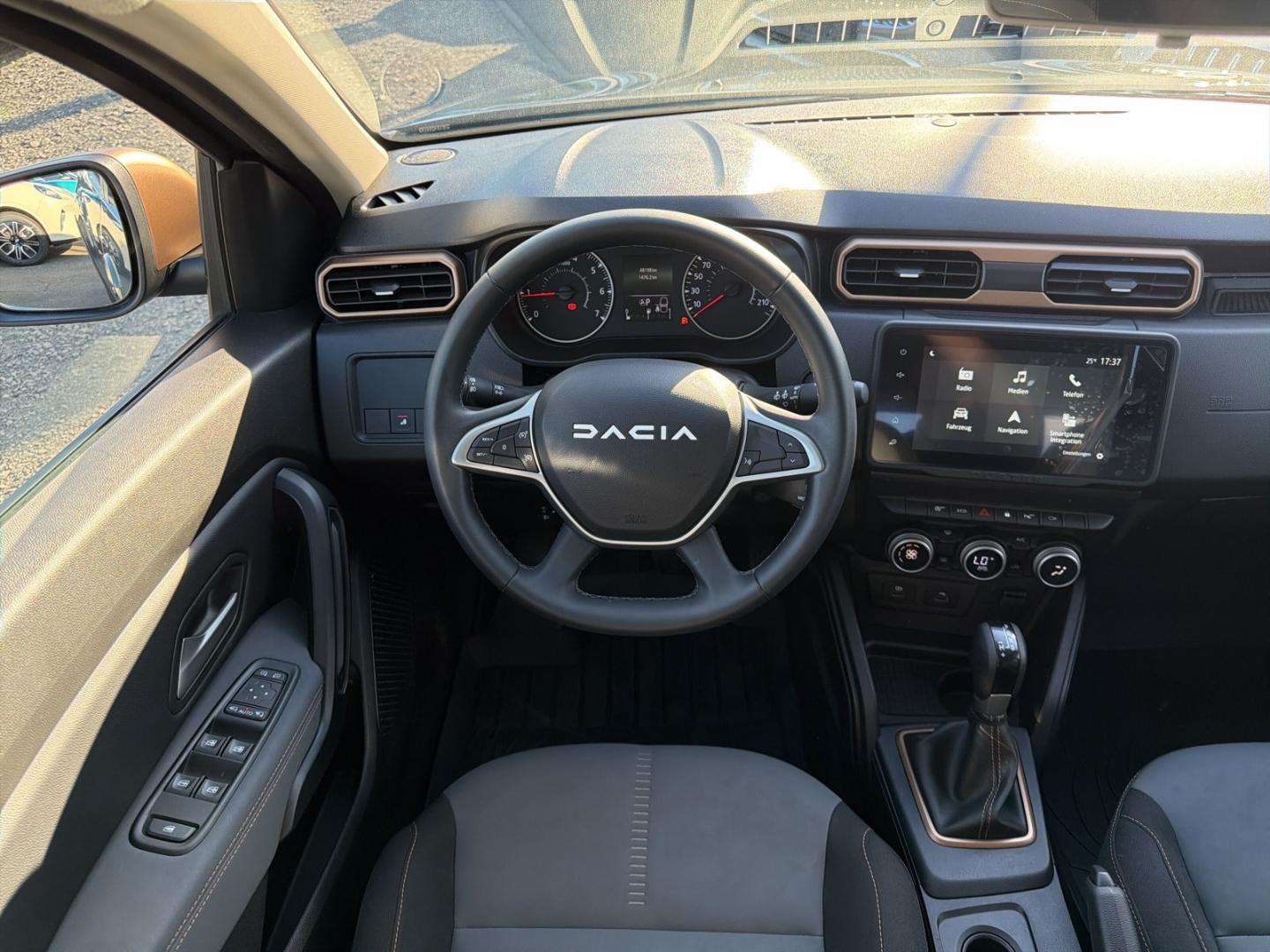 Dacia Duster 2023 г. Серый, пробег 48192 км