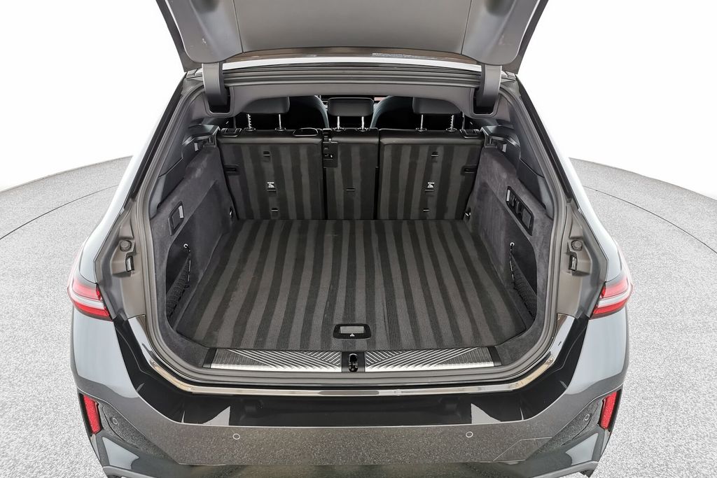 BMW 520 2025 г. Серый, пробег 48971 км