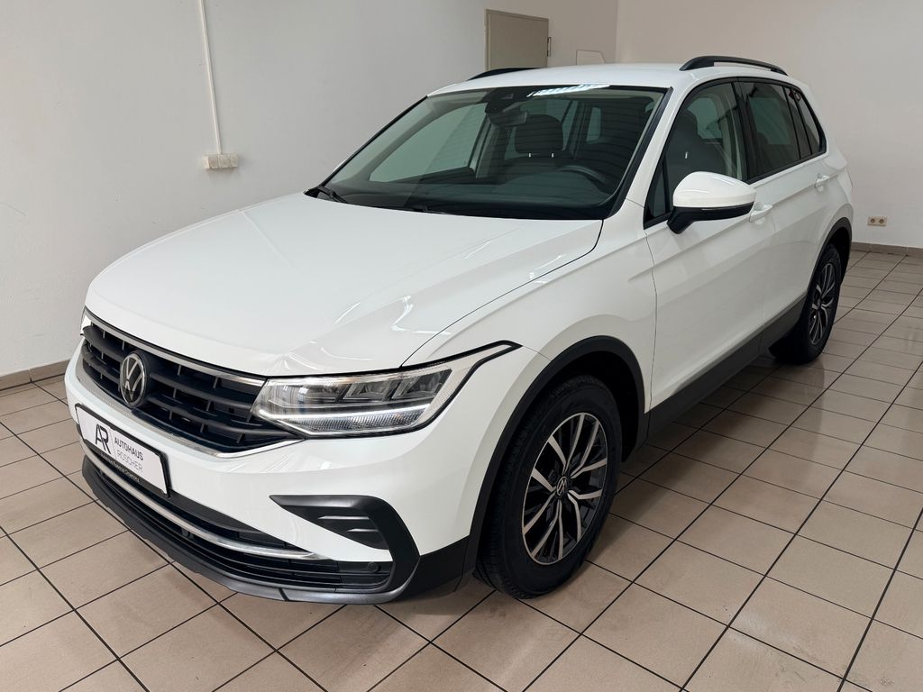 Volkswagen Tiguan 2022 г. Белый, пробег 44714 км