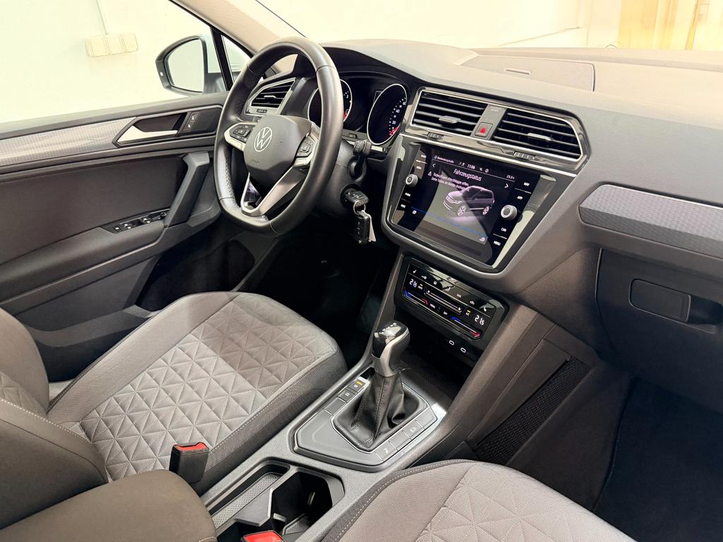 Volkswagen Tiguan 2022 г. Белый, пробег 44714 км