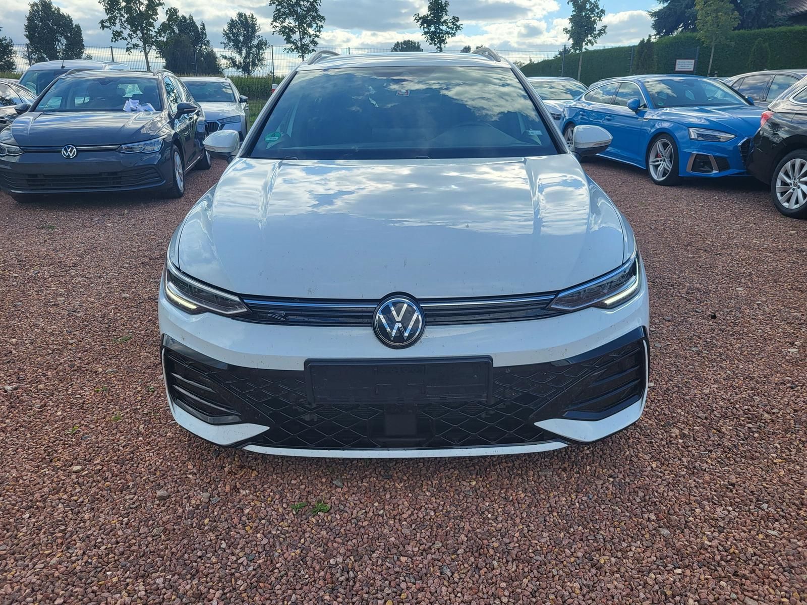 Volkswagen Golf 2025 г. Белый, пробег 55824 км