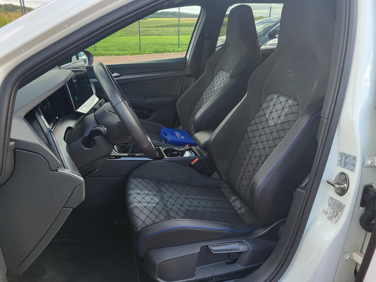Volkswagen Golf 2025 г. Белый, пробег 55824 км