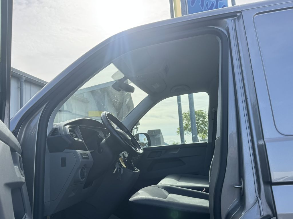 Volkswagen T6 TRANSPORTER 2022 г. Бежевый, пробег 42000 км