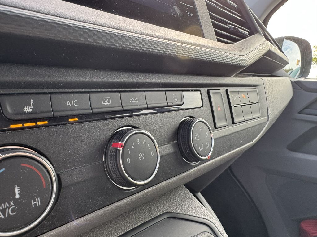 Volkswagen T6 TRANSPORTER 2022 г. Бежевый, пробег 42000 км