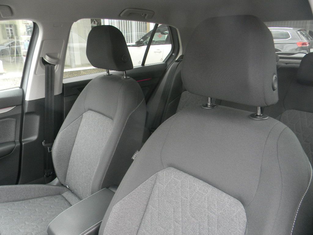 Volkswagen Golf 2023 г. Серый, пробег 34200 км