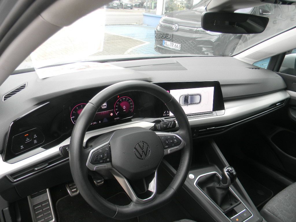 Volkswagen Golf 2023 г. Серый, пробег 34200 км