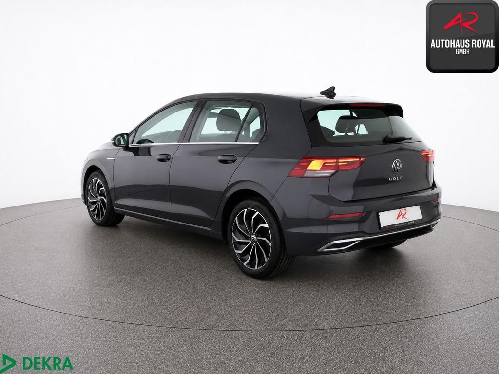 Volkswagen Golf 2024 г. Серый, пробег 22500 км