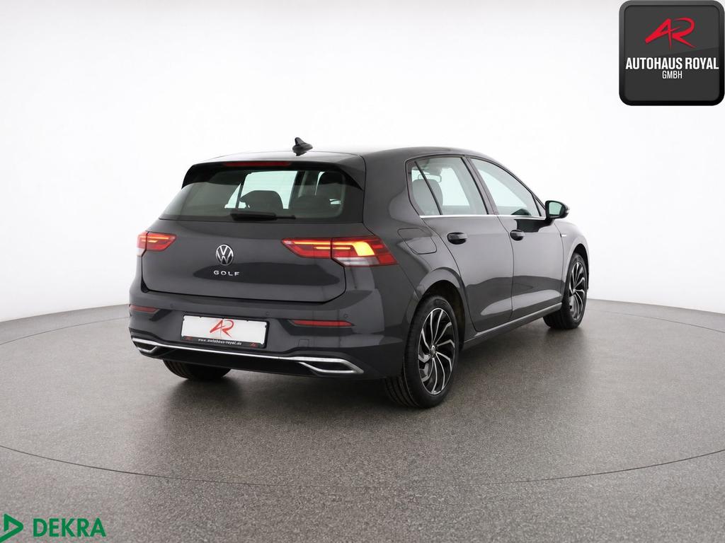 Volkswagen Golf 2024 г. Серый, пробег 22500 км