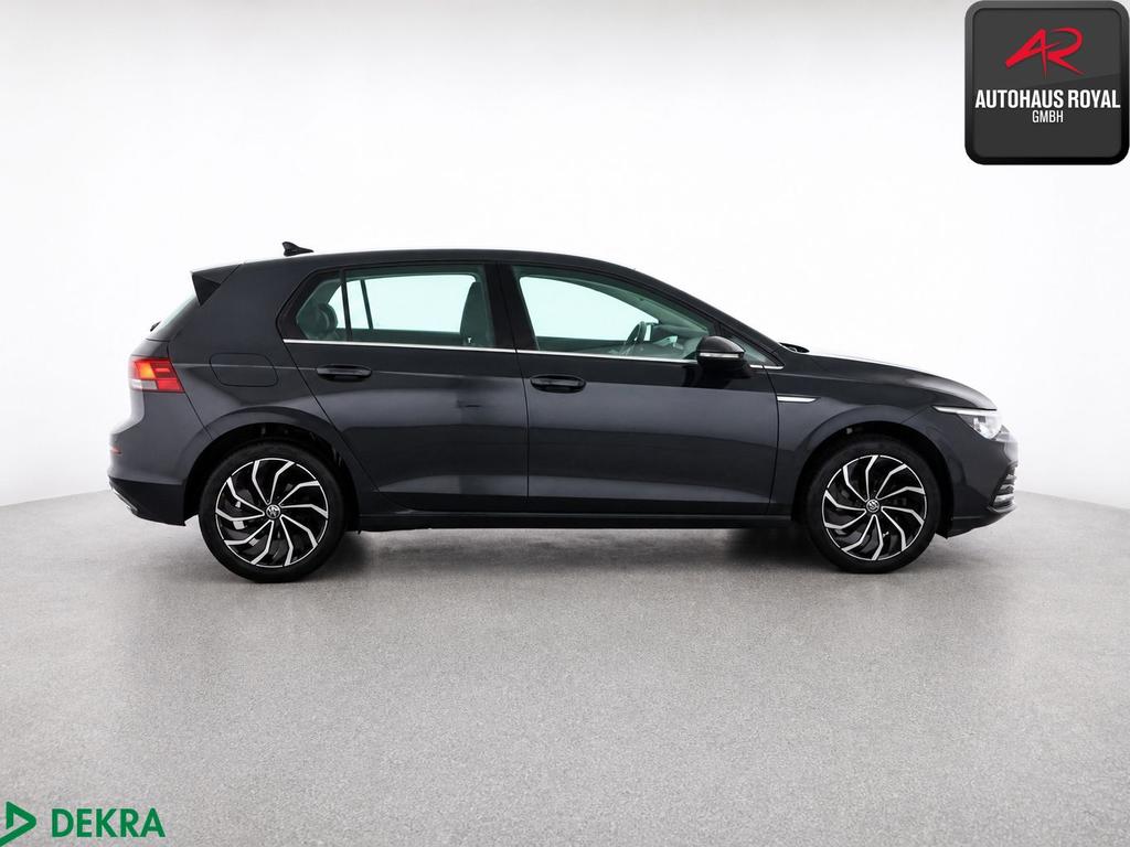 Volkswagen Golf 2024 г. Серый, пробег 22500 км