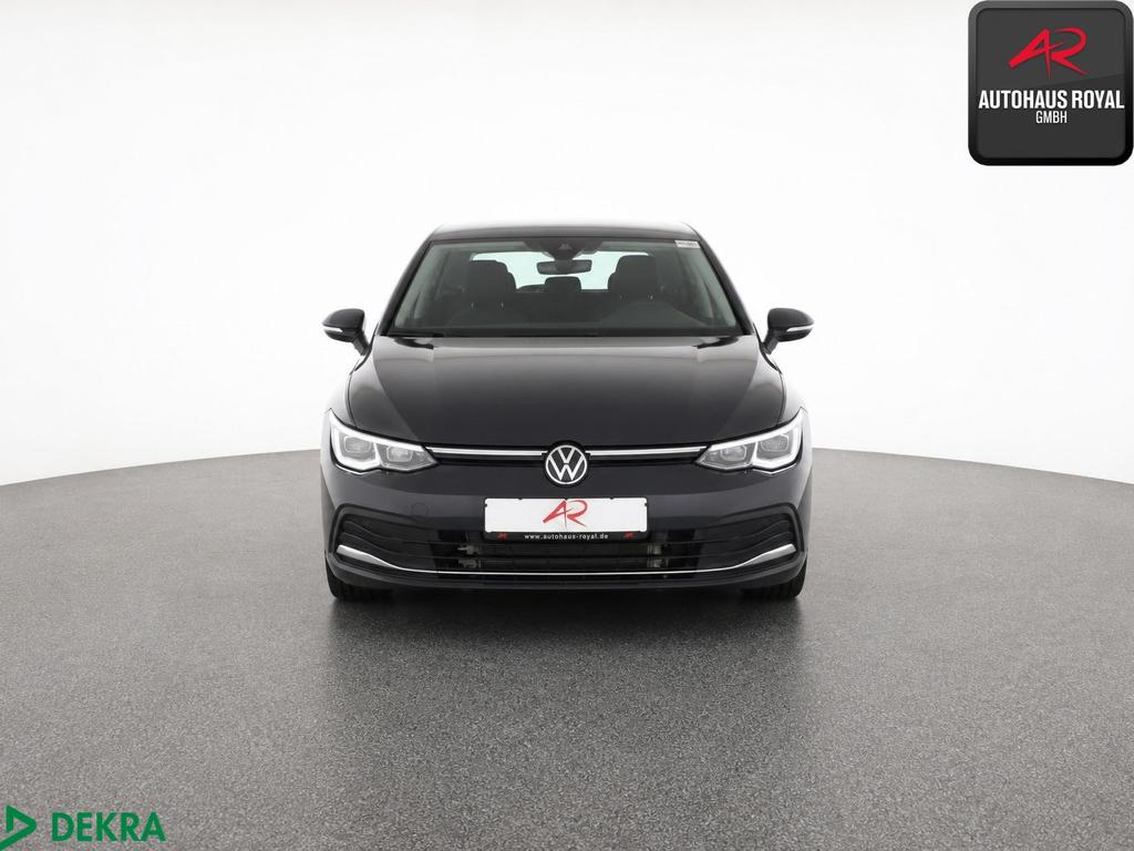 Volkswagen Golf 2024 г. Серый, пробег 22500 км