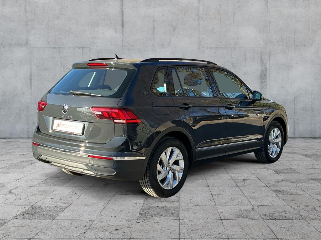 Volkswagen Tiguan 2023 г. Серый, пробег 27198 км