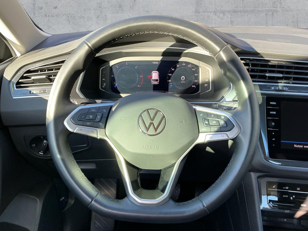 Volkswagen Tiguan 2023 г. Серый, пробег 27198 км